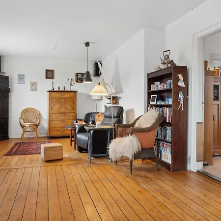 Cozy, Old In *